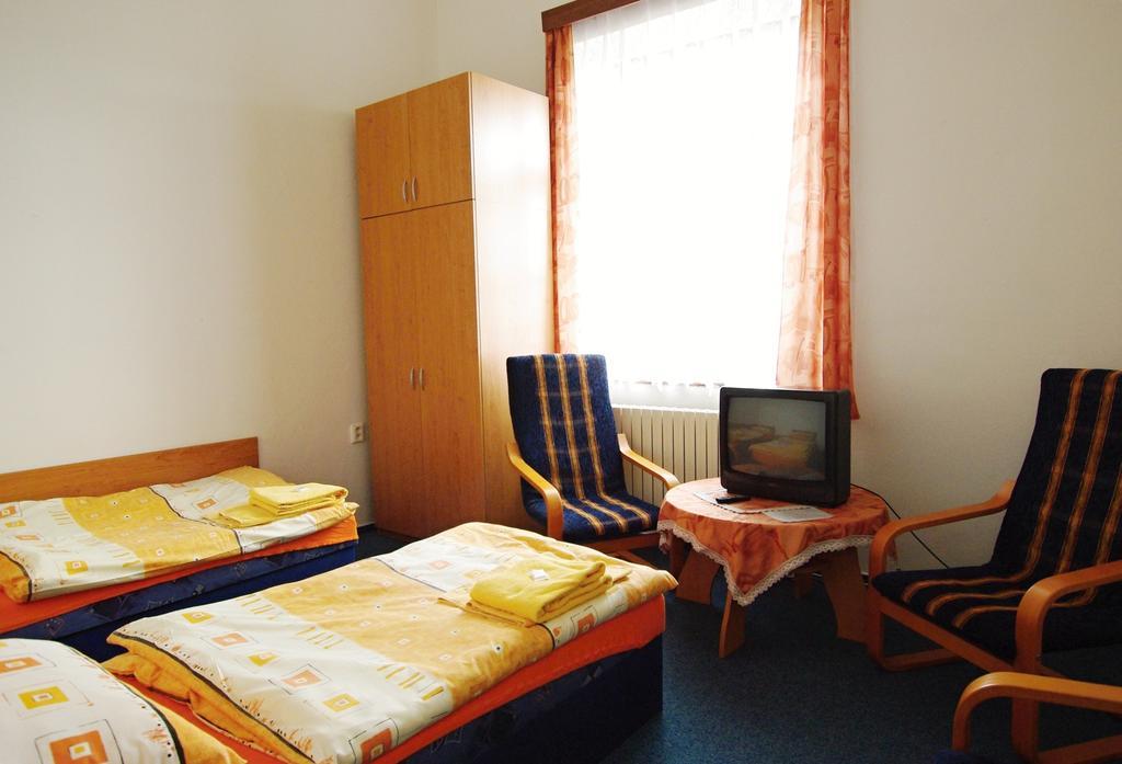 Hotel Koleje Zamecek Lednice Habitación foto