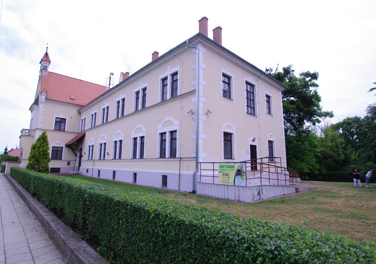 Hotel Koleje Zamecek Lednice Exterior foto
