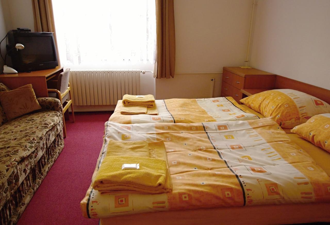 Hotel Koleje Zamecek Lednice Habitación foto